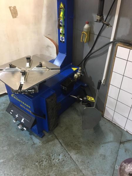 Стенд шиномонтажный полуавтомат для колес легковых автомобилей Rudetrans RTC-602 БУ