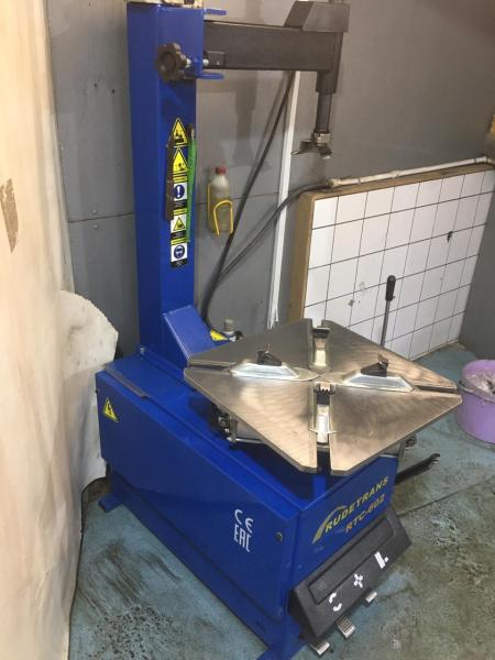 Стенд шиномонтажный полуавтомат для колес легковых автомобилей Rudetrans RTC-602 БУ