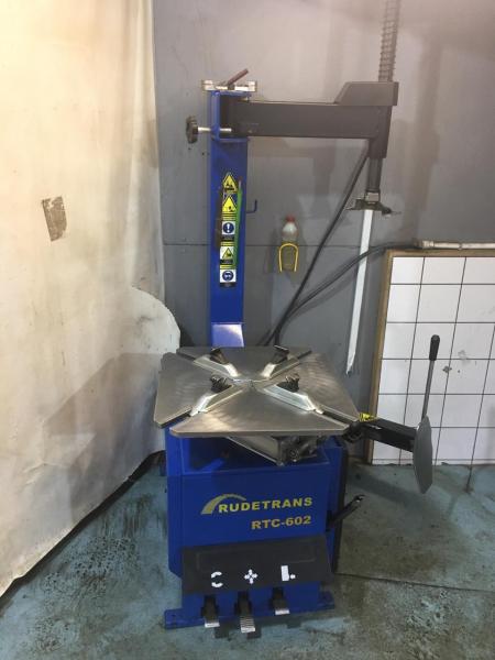 Стенд шиномонтажный полуавтомат для колес легковых автомобилей Rudetrans RTC-602 БУ